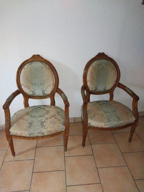 Fauteuil en cabriolet (2) - Kersenhout, Antiek en Kunst, Antiek | Meubels | Stoelen en Banken