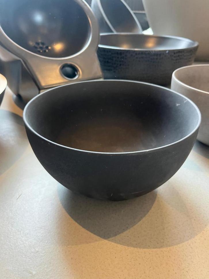 Ronde fontein waskom Ø23 cm – mat zwart, strak & modern, Huis en Inrichting, Badkamer | Badkamermeubels, Wasbak of Wastafel, Nieuw