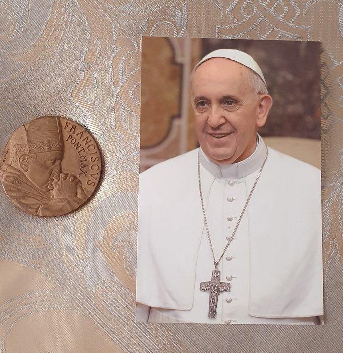 Bronzen medaille van paus Franciscus reis naar het Heilige, Antiek en Kunst, Antiek | Boeken en Bijbels