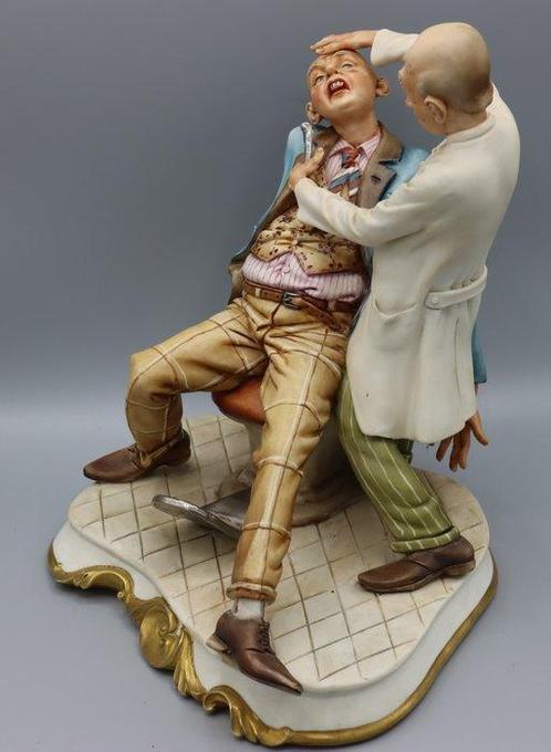 Capodimonte - Maestro Volta - sculptuur, Dentist with, Antiek en Kunst, Antiek | Glas en Kristal