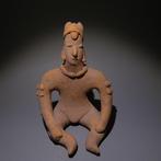 Colima, Westkust Mexico Terracotta Zittend figuur. 11 cm H.