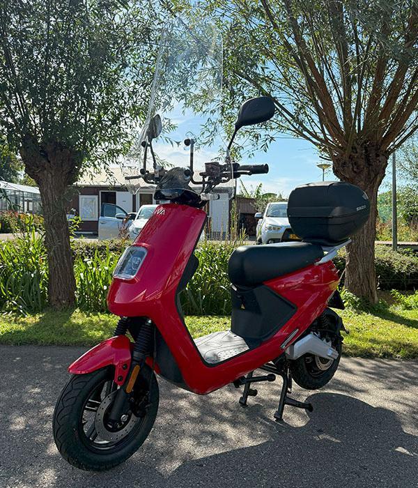 IVA E-GO S4 25km/u Rood 2023, Fietsen en Brommers, Scooters | Overige merken, Verzenden