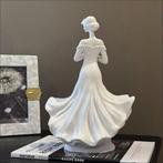 Beeldje - Goddess in prayer - Hars