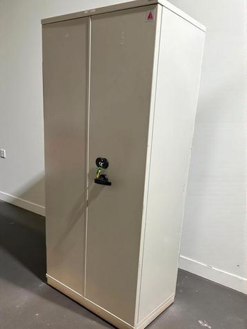 Polifer brandwerende kast – 93×51,5×195 cm – met sleutel beschikbaar voor biedingen