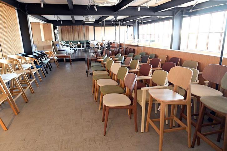 Meubeloutlet De Machinekamer Zaandam - 6-7 en 13-14 December, Huis en Inrichting, Stoelen, Nieuw, Hout, Metaal, Stof, Ophalen