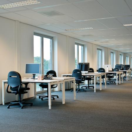(MDK-104761) Markant MO-4 bureau 160 x 80 cm, Huis en Inrichting, Bureaus, Bureau, Gebruikt, In hoogte verstelbaar, Ophalen of Verzenden