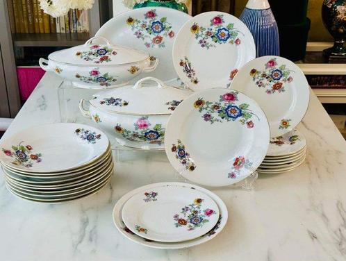 Victoria Czechoslovakia - Tafelservies (33) -, Antiek en Kunst, Antiek | Meubels | Tafels