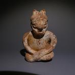 Colima, Westkust Mexico Terracotta Zittend figuur. 7 cm H.