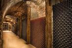 Vlies fotobehang Ondergrondse wijnkelder -, Huis en Inrichting, Stoffering | Behang, Verzenden