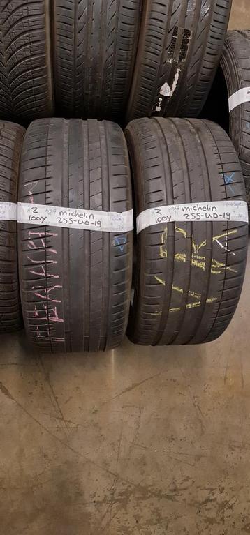 2x 255-40-19 Michelin Zomer 4mm €60 Per Band 255 40 19 beschikbaar voor biedingen