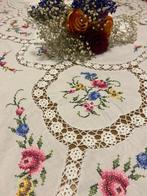 Tafelkleed - 256 cm - 164 cm - Tafelkleed met kruissteek, Antiek en Kunst, Antiek | Kleden en Textiel