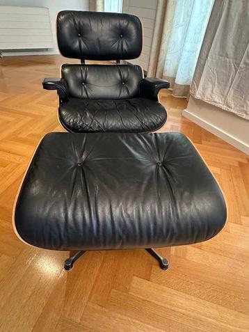 Vitra - Charles & Ray Eames - Loungestoel met voetenbank - beschikbaar voor biedingen