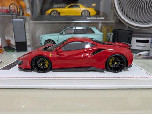 MR models 1:18 - Modelauto - Ferrari 488 pista, Hobby en Vrije tijd, Modelauto's | 1:5 tot 1:12
