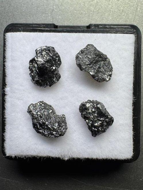 Lot van 4 zwarte diamanten. 3,07 karaat. Geen reserveprijs!, Verzamelen, Mineralen en Fossielen