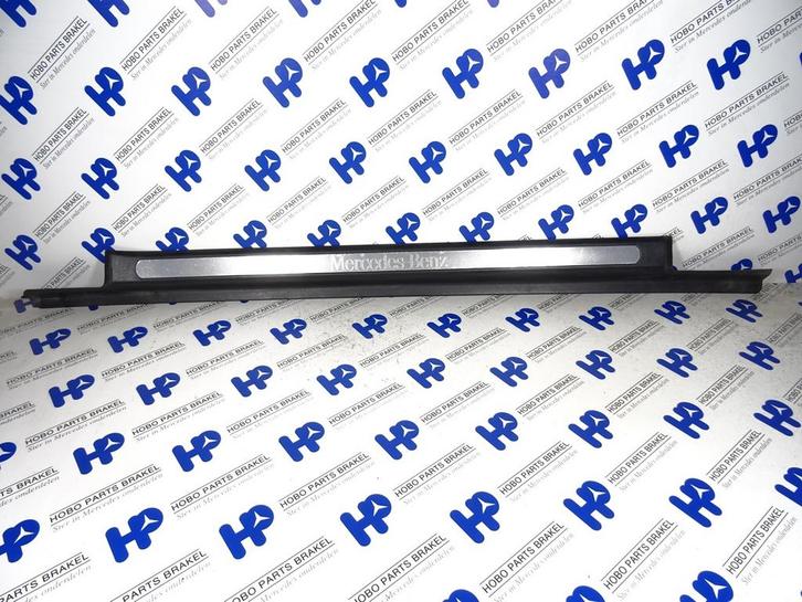 Instap sierlijst A 203 680 2835 RV, Auto-onderdelen, Interieur en Bekleding, Gebruikt, 3 maanden garantie, Mercedes-Benz, Ophalen of Verzenden