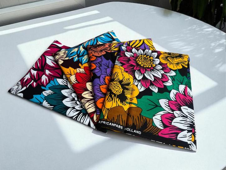 4 Fat quarters - Flower mix Quiltstoffen / Patchwork stoffen, Hobby en Vrije tijd, Stoffen en Lappen, Nieuw, Ophalen of Verzenden