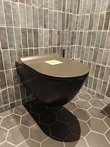 Showmodel wandcloset hangend toilet mat zwart randloos 0025 beschikbaar voor biedingen