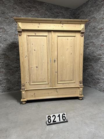 Prachtige antieke brocante grenen kledingkasten beschikbaar voor biedingen