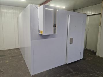 Koelcel 240 x 300 x 200 cm stekker klaar beschikbaar voor biedingen