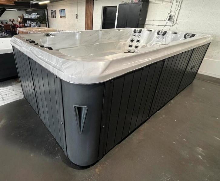 showmodel - Luxe Zwemspa jacuzzi Passion Activity 1, Tuin en Terras, Bubbelbaden en Hottubs, Zo goed als nieuw, Afdekzeil, Filter
