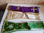 1 casula, 1 saio, 3 katholieke kerkelijke stole (5) - Zijde,, Antiek en Kunst