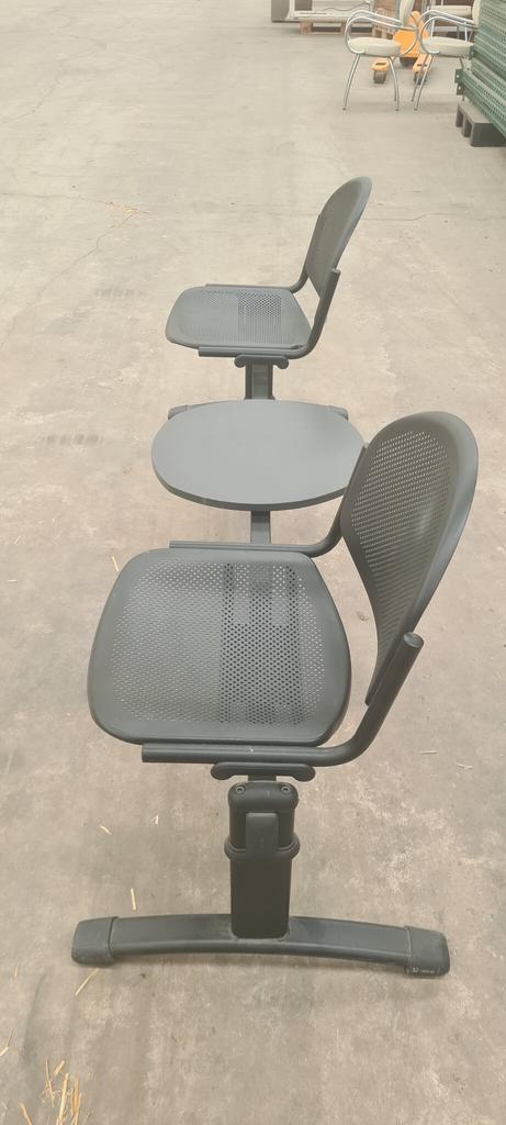 Metalen Wachtkamerzitje, 2 stoelen en tafel, zwart, gebruikt, Huis en Inrichting, Bureaustoelen, Gebruikt, Ophalen of Verzenden