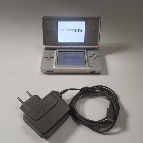 Zilveren DS Lite + oplader, Spelcomputers en Games, Spelcomputers | Nintendo DS, Ophalen of Verzenden
