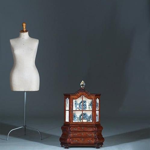 Miniatuur of meesterstuk van een 18e eeuwse wortelnoten por, Antiek en Kunst, Antiek | Meubels | Tafels, Ophalen of Verzenden
