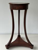 Bijzettafel - Hout, Marmer, Messing - Een mahoniehouten, Antiek en Kunst
