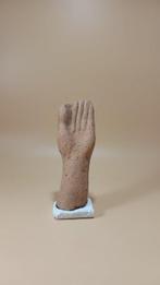 Etruscan Terracotta Votive model, of een hand