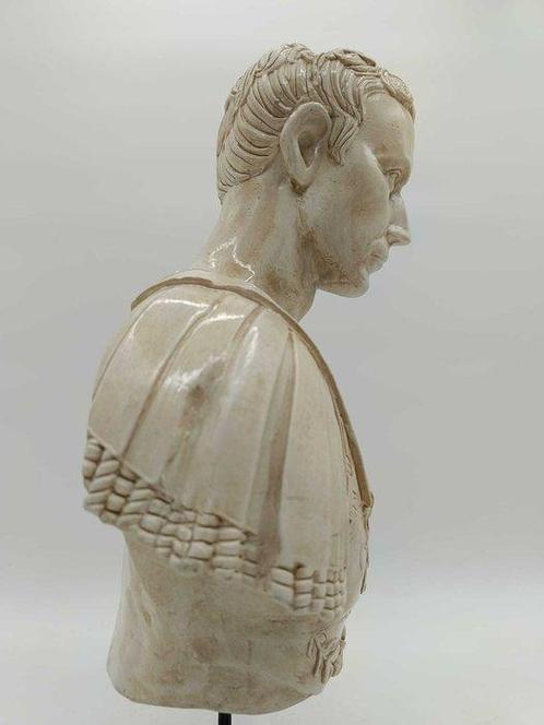 sculptuur, Busto di Giulio Cesare - 47 cm - marmerstof, Antiek en Kunst, Curiosa en Brocante