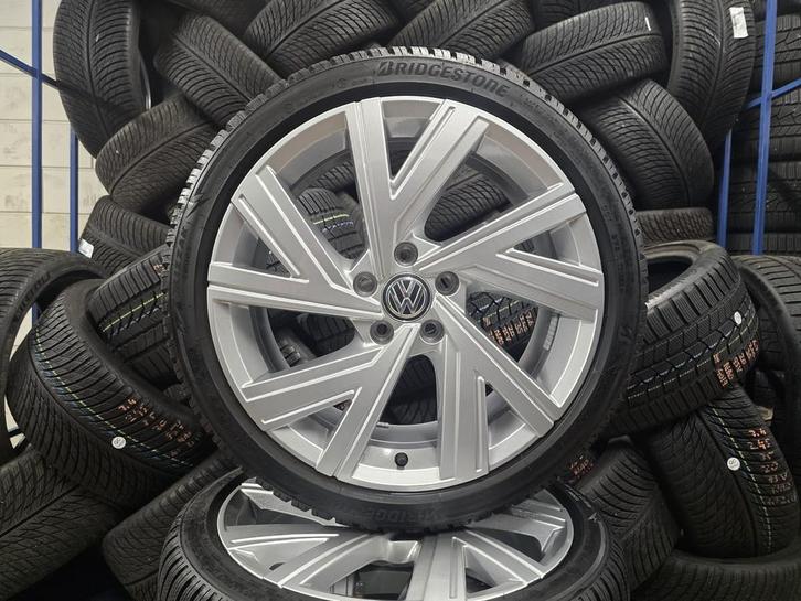 Originele Volkswagen Golf 8 Bergamo winterset 225/40/18, Auto-onderdelen, Banden en Velgen, 18 inch, Erkend duurzaam, Winterbanden