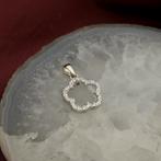 18 Krt. Witgouden hanger met zirconia; bloem (kettinghanger), Ophalen of Verzenden, Gebruikt, Goud, Overige merken