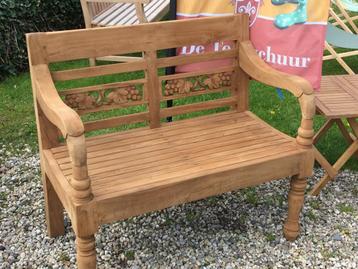 Groot assortiment teak houten tuinbanken en tuinmeubelen