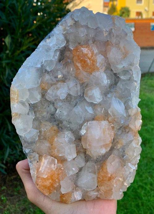 Betoverende oranje stilbiet bedekt met kubieke apophylliet, Verzamelen, Mineralen en Fossielen