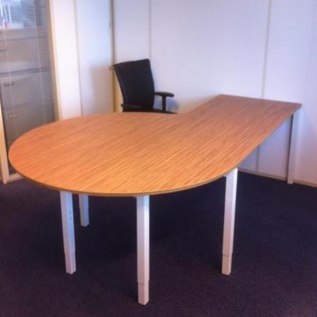 (MDK-103044) Kwadrant bureau met vergaderdruppel, Huis en Inrichting, Bureaus, Bureau, Nieuw, In hoogte verstelbaar, Ophalen of Verzenden