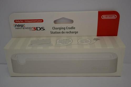 New Nintendo 3DS  - Charging Cradle - NEW, Spelcomputers en Games, Spelcomputers | Nintendo Portables | Accessoires, Zo goed als nieuw
