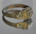 Middeleeuws Brons Middeleeuwse bronzen ring met een kruis., Antiek en Kunst