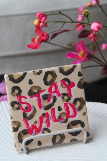 Tegeltje met tekst Stay wild beschikbaar voor biedingen