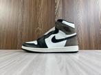 Jordan 1 Retro High | Dark Mocha, Kleding | Heren, Schoenen, Bruin, Nieuw, Ophalen of Verzenden, Sneakers of Gympen