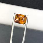 1 pcs Bruin, Oranje Titaniet - 4.23 ct - nternational, Nieuw
