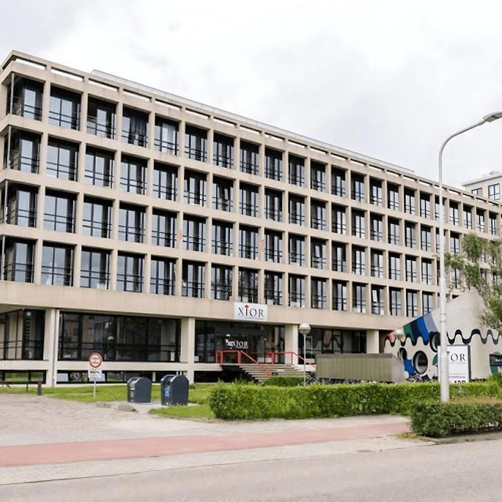 Gestoffeerde en gemeubileerde studentstudio met pa..., Huizen en Kamers, Kamers te huur, 50 m² of meer, Leeuwarden