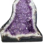 56KG driehoekige amethist geode met levendige paarse
