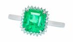2.37 Cts - Vivid Green Emerald (Colombia) - 0.10 Cts Diamond