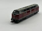 Minitrix N - 11121 - Diesellocomotief (1) - BR 221 104-3,, Nieuw