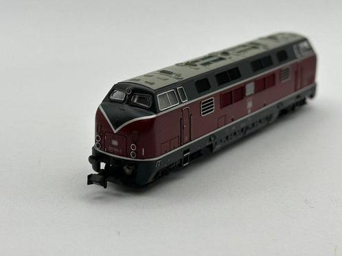 Minitrix N - 11121 - Diesellocomotief (1) - BR 221 104-3,, Hobby en Vrije tijd, Modeltreinen | N-Spoor