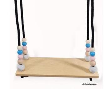 houten schommelplank met gekleurde of pastel kralen beschikbaar voor biedingen