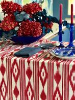 Etnisch tafelkleed met ikat-stijl patroon voor grote tafels.