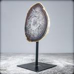 Prachtige natuurlijke agaat en chalcedoon op standaard,