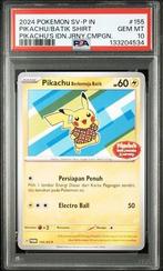 Pokémon - 1 Graded card - BATIK SHIRT PIKACHU 155/SV-P Promo, Hobby en Vrije tijd, Verzamelkaartspellen | Pokémon, Nieuw
